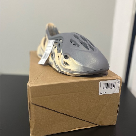 Authentic Foam Runners - Picture 2 of 6